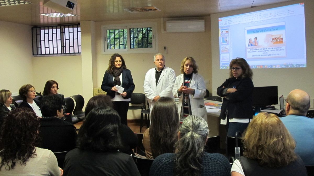 300316 Primera sesión taller para personas cuidadoras concejala Carolina