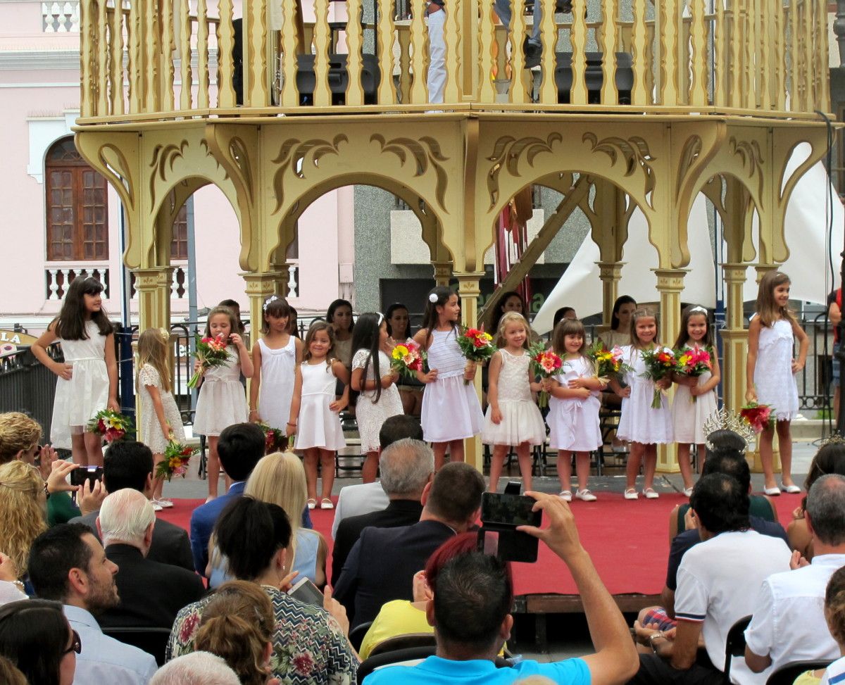Presentación candidatas infantiles Reina y Princesa del Mar Fiestas del Carmen 2017