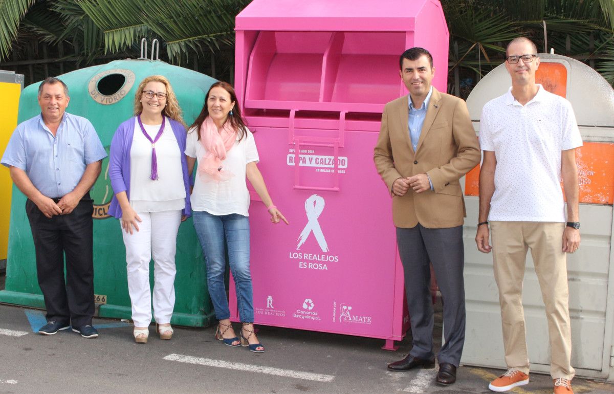 300617 Contenedores rosa ropa y calzado contra el cáncer Ámate