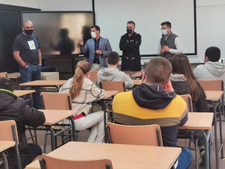 Frente al acoso escolar y la violencia en las aulas - Los Realejos
